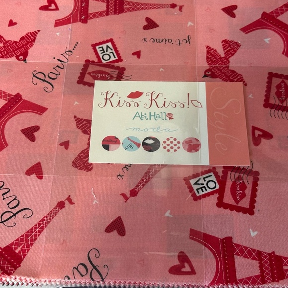 Layer Cake 10" x 10" Kiss Kiss! by AbiHall for Moda Vintage - Picture 1 of 2